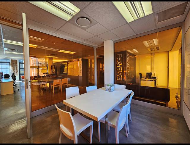 296M² OFFICE TO LET IN BRYANSTON